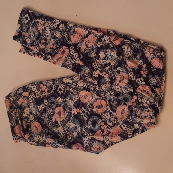 LuLaRoe Pants - Lularoe one size navy blue pink floral leggings